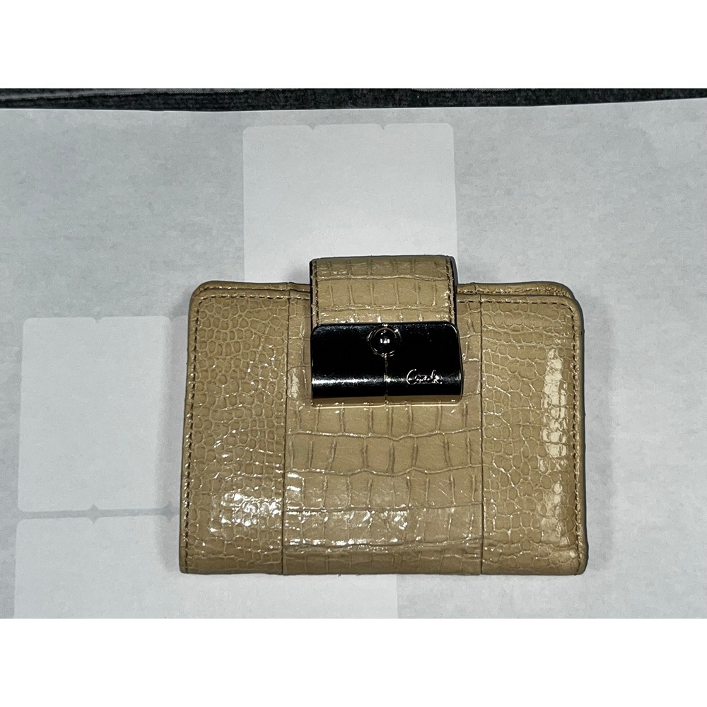 Coach Beige Croc Embossed Patent Leather Bifold Wallet Silver Push Lock Lavender - Picture 4 of 11